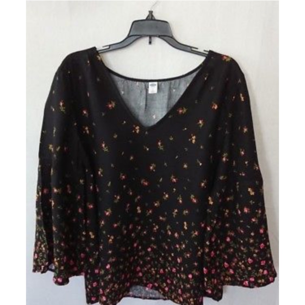 EUC floral top with bell sleeves
